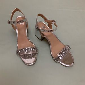 Like new Gianni Bini silver sandals with bling